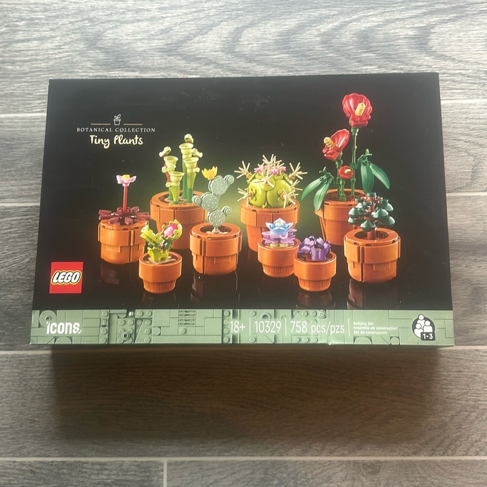 Brand new in box- Lego: Botanical Collection- Tiny Plants